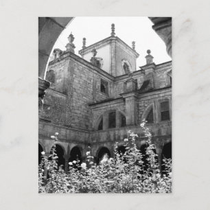 Cartão Postal Fotografia em Preto e Branco de um Pátio Antigo