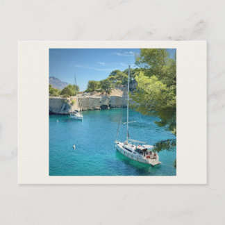 Cartão postal fotográfico da Baía Turquesa e velei