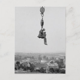 Cartão Postal Fotógrafo Com Câmera Suspensa Do Gancho