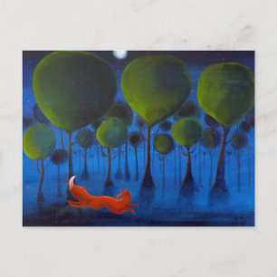 Cartão Postal Fox que funciona na floresta na noite