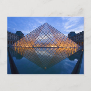Cartão Postal França, Paris. O Louvre ao crepúsculo. Crédito