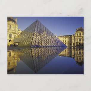 Cartão Postal FRANÇA, Reflexão Paris, Pirâmide. O Louvre