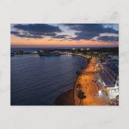 Cartão Postal frente marítima e porto de Pafos à noite