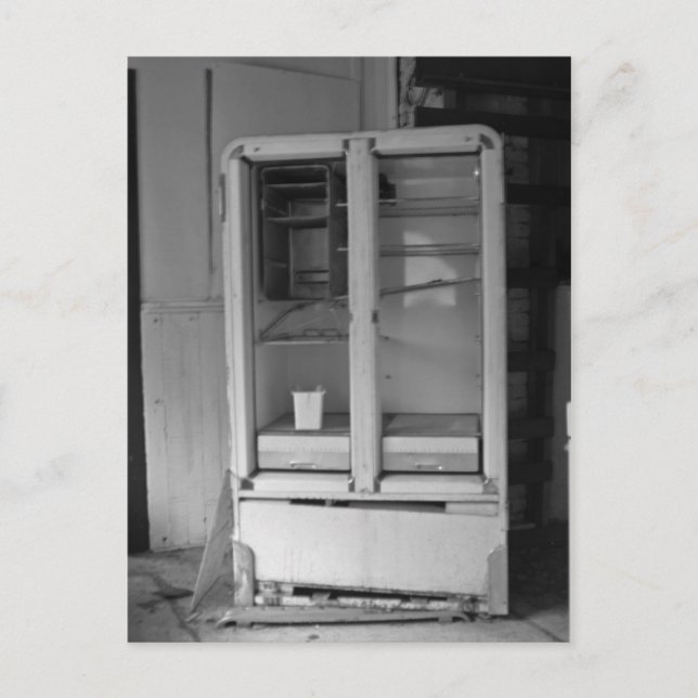 Cartão Postal Frigorífico abandonado (Frente)