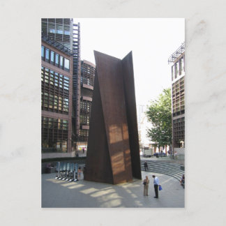 Cartão Postal Fulcrum (1987) de Richard Serra , é uma especialid