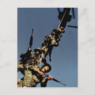 Cartão Postal Fuzileiros navais em um SPIE RIG. um dispositivo d