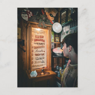 Cartão Postal Gabinete de Curiosidades em Miniatura com Exposiçã