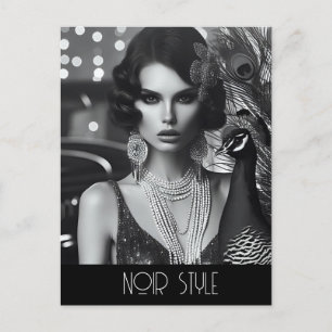 Cartão Postal Garota glamorosa retrô vintage com pavão