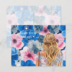 Cartão Postal Garota Loira Azul-Rosa Chic Summer Floral