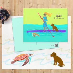 Cartão Postal Garota Tropical de SUP no Paddleboard Olá