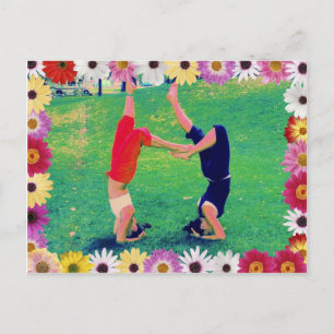 Cartão Postal Garotas do Yoga Headstand