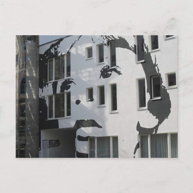 Cartão Postal garoto na parede (Frente)