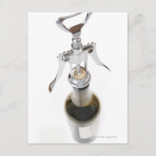 Cartão Postal Garrafa de vinho com saca-rolhas.