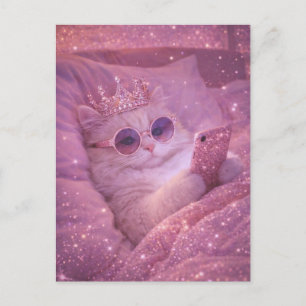 Cartão Postal Gata Princesa Mimada Enviando Mensagens na Cama