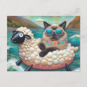 Cartão Postal Gato bonito com ovelha floatie no lago de montanha