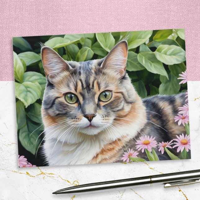 Cartão Postal Gato De Torta TortoisesInferno Diluente E Bonito,  (A postcard of a cute dilute tortoiseshell cat, pictured in a garden with pink flowers)