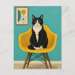 Cartão Postal Gato Tuxedo em Cadeira Amarela de Meados do Século