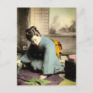 Cartão Postal Geisha Preparando Silk Kimono Vintage Antigo Japão