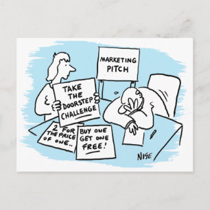 Cartão Postal Gerente de Marketing está suportando um discurso d