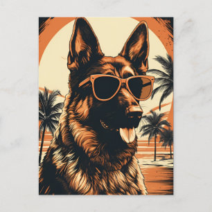 Cartão Postal German shepherd numa praia tropical durante o pôr 