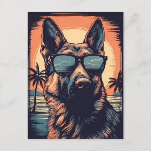 Cartão Postal German shepherd numa praia tropical durante o pôr