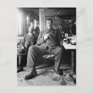 Cartão Postal Giant Man Bebendo a Beer, 1910