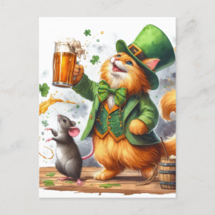 Cartão Postal Ginger Cat Adorável e um Rato com Cerveja