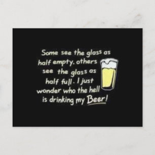 Cartão Postal glass half empty