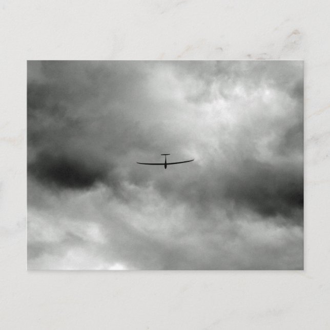 Cartão Postal Glider voando no céu das cinzas (Frente)