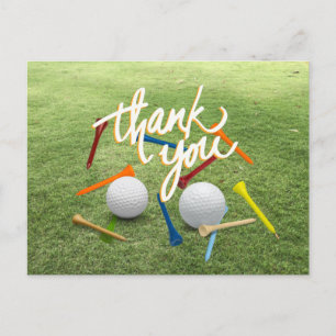 Cartão Postal Golf Obrigado com bola de golfe e tee na grama   