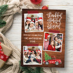 Cartão Postal Graças Grata Bênção Bênção da Fita de Xadrez de Ca<br><div class="desc">O Cartão-postal de Natal de Colagem de Fotos 3,  Feliz Gratoso e Abençoado,  do Script de Caligrafia Moderna inclui a fita de Artesanato de Xadrez de Buffalo Vermelha e o Caminhão Vermelho de Vintage de Watercolor com Árvore de Natal. Impressão de madeira rustica.</div>