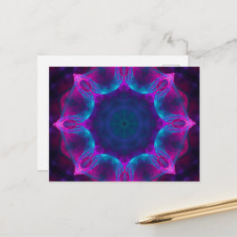 Cartão Postal Gradiente de Caleidoscópio Escuro Neon Azul e Rosa