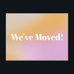 Cartão Postal Gradiente Mudamos Novo Anúncio de Movimentação de<br><div class="desc">Moderno Mudamos o novo Cartão-Postal de Anúncio de Movimentação para Casa com um Gradiente Retrocinzento Trendy em Rosa e Laranja</div>