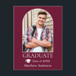 Cartão Postal Graduação da Borgonha do Boné de Arch Moderno<br><div class="desc">Quadro Fotográfico de Arch Moderno - Anúncio de Graduação de Fotografias Cartão postal - Borgonha - Boné de formatura</div>