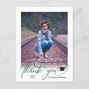 Cartão Postal Graduação Verde de Foto em Script Moderno Obriga