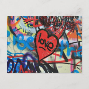 Cartão Postal grafite de coração pintado vermelho