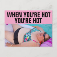 GRANDE GAROTA BIG BIKINI EM PRAIA Cartão-postal