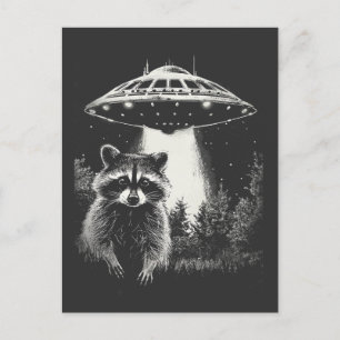 Cartão Postal Guaxinim engraçado em preto e branco no espaço UFO