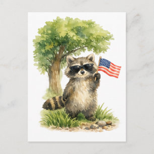 Cartão Postal Guaxinim Patriótico do Dia 4 de Julho Segurando Ba