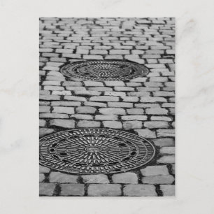 Cartão Postal Gullideckel Manhole Pavimentando Pedras Cobbadas