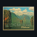 Cartão Postal Ha Long Bay Islands Vietnam<br><div class="desc">Este destino turístico popular,  Ha Long Bay,  no Vietnã,  faz um design de vintagem que respira,  perfeito para a nossa abundância de presentes.</div>