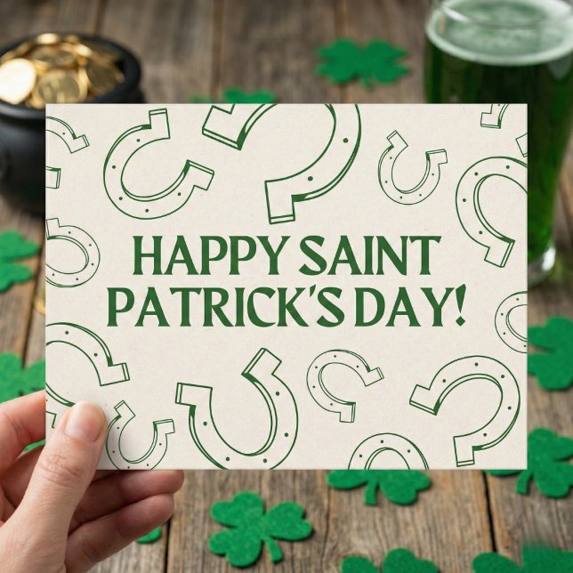Cartão Postal Happy St Patrick's Day Minimalist Green Horseshoe (Criador carregado)