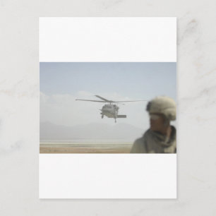 Cartão Postal Helicóptero apanhando tropas