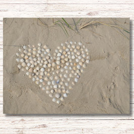 Cartão Postal Herz aus Muscheln am Strand