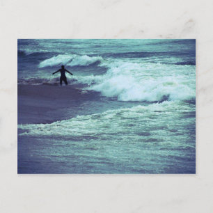Cartão Postal Homem nas ondas do mar
