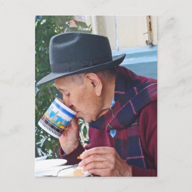 Cartão Postal Homem no Café - Primeira Taça de Café (Frente)