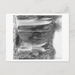 Cartão Postal Homem parado abaixo do peixe-lança cai no fotogram