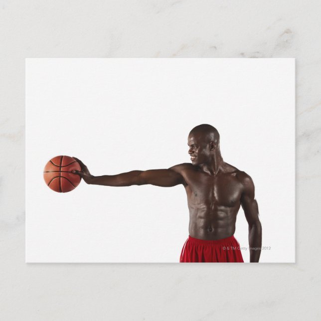 Cartão Postal Homem segurando basquetebol (Frente)