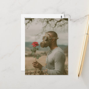 Cartão Postal Homem vintage em uma Máscara de Gás Rosa Vermelho