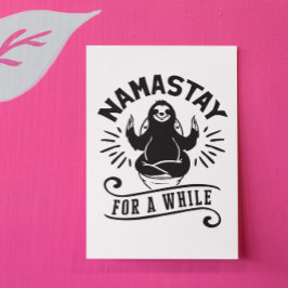 Cartão Postal Humor de Preguiça no Banheiro Namastay